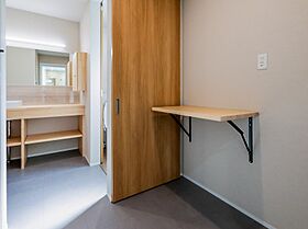 無垢人homeの施工事例「会津若松市O様邸 中庭のある平屋2LDK エッジの効いた木目&ガルバ中庭のある家」の画像10