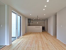 無垢人homeの施工事例「会津若松市O様邸 中庭のある平屋2LDK エッジの効いた木目&ガルバ中庭のある家」の画像3