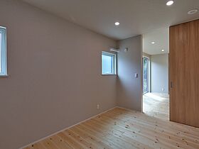 無垢人homeの施工事例「会津若松市O様邸 中庭のある平屋2LDK エッジの効いた木目&ガルバ中庭のある家」の画像6