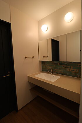 ユニバーサルホーム延岡店・イオンタウン日向店【株式会社 和光産業】の施工事例「延岡市 ポップな差し色とこだわりのタイルで温かみのあるお家」の画像4