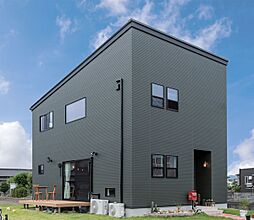 HAPPY HOUSE 志太店(山田工務店)の施工事例「【2階建て】カッコよさと開放感、自由度とコストが叶えられた住まい」の画像