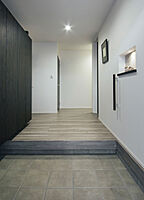 シンプルモダンスタイルの玄関 HAPPY HOUSE 志太店(山田工務店)の事例画像