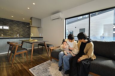 HAPPY HOUSE 藤枝住宅公園モデルハウス(山田工務店)の施工事例「【2階建て】家族もペットものびのび暮らせる家事ラクなお家」の画像