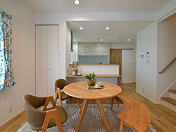 HAPPY HOUSE 掛川住宅公園モデルハウス(山田工務店)の施工事例「25帖のLDKと魔法の家事動線で共働き家族の暮らしをもっとHAPPYに!」の画像