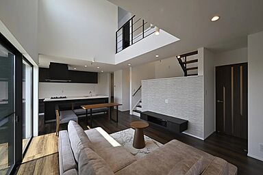 HAPPY HOUSE (山田工務店)の施工事例「行き止まりがない!ゆったり回遊動線と吹き抜けの大空間23.3帖LDKが魅力なお家」の画像2