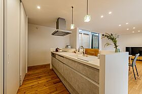 アーキテックス(GROOVY/KANAL HOME/SIMPLE is.../dramacy)の施工事例「【岡崎市】ブラック × 木 の組合せがシックで落ち着いた雰囲気の平屋」の画像4