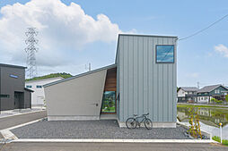 アーキテックス(GROOVY/KANAL HOME/SIMPLE is.../dramacy)の施工事例「広い敷地をいかした北東へ開いた庭を持つ家」の画像