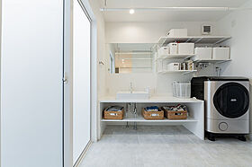 アーキテックス (GROOVY/KANAL HOME/SIMPLE is.../dramacy)の施工事例「【碧南市】シャープさと上品さを併せ持つ、見る角度で印象の変わる白い家」の画像7