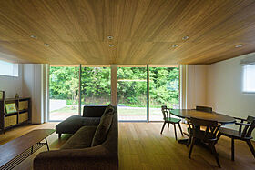 アーキテックス (GROOVY/KANAL HOME/SIMPLE is.../dramacy)の施工事例「【愛知県】美しい緑景に建つ、和とレトロとモダンを同居させた家」の画像1