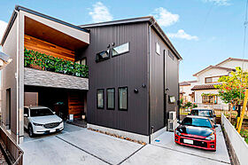 アーキテックス (GROOVY/KANAL HOME/SIMPLE is.../dramacy)の施工事例「【西尾市】ガレージに屋上バルコニーでBBQも!仲良し2世帯6人で住む2階建て」の画像2