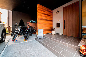 アーキテックス (GROOVY/KANAL HOME/SIMPLE is.../dramacy)の施工事例「【西尾市】ガレージに屋上バルコニーでBBQも!仲良し2世帯6人で住む2階建て」の画像7