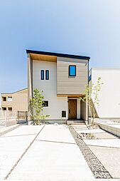 アーキテックス (GROOVY/KANAL HOME/SIMPLE is.../dramacy)の施工事例「【岡崎市】行き止まりのない回遊動線で家事時短を叶える、無機質×ナチュラルの家」の画像