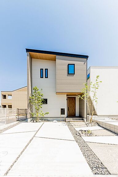 アーキテックス (GROOVY/KANAL HOME/SIMPLE is.../dramacy)の施工事例「【岡崎市】行き止まりのない回遊動線で家事時短を叶える、無機質×ナチュラルの家」の画像