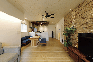 株式会社ワカバヤシの施工事例「こだわりのカリフォルニアスタイルと、家事をラクにする工夫満載の家」の画像