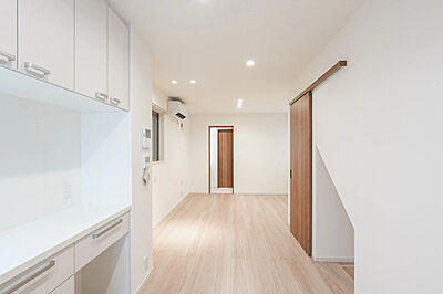 シンプルモダンスタイルのリビング 株式会社ワカバヤシの事例画像