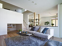 株式会社アイ工務店 九州中央支社・熊本第一支店の施工事例「縦空間を活用してワークスペースに。スムーズな動線も特徴」の画像