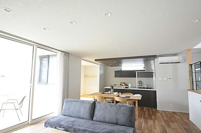 シンプルモダンスタイルのリビング 株式会社トミソーの事例画像