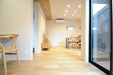 株式会社トミソーの施工事例「中庭の繋がる平屋」の画像1