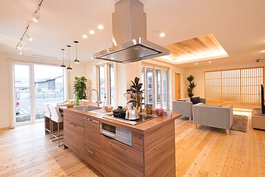 株式会社木の花ホームの施工事例「【無垢床/畳コーナー/グラフテクト】広いLDKとロフトのある家」の画像3