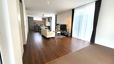 株式会社木の花ホームの施工事例「【モダン/リビング広め/高気密高断熱】収納に困らないモダンな家」の画像4