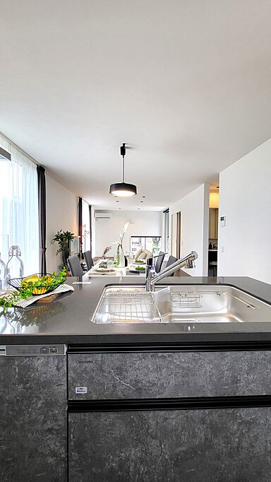 株式会社木の花ホームの施工事例「【モダン/リビング広め/高気密高断熱】収納に困らないモダンな家」の画像5