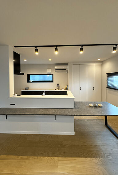 株式会社木の花ホームの施工事例「【鹿沼市/吹き抜け/平屋】吹き抜けから光が差し込むシンプルモダンな家」の画像3