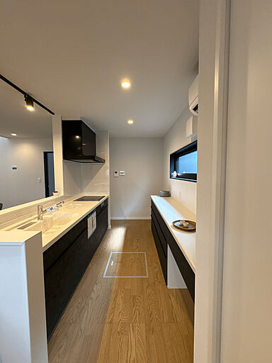 株式会社木の花ホームの施工事例「【鹿沼市/吹き抜け/平屋】吹き抜けから光が差し込むシンプルモダンな家」の画像4