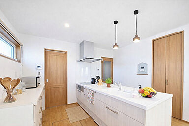 木の花ホーム | コスパ◎ 職人力 地元密着の施工事例「【4LDK/大容量ファミクロ/無駄のない動線】抜群の収納力を備えた家」の画像1