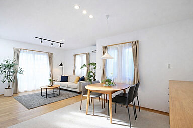 木の花ホーム | コスパ◎ 職人力 地元密着の施工事例「【4LDK/大容量ファミクロ/無駄のない動線】抜群の収納力を備えた家」の画像2