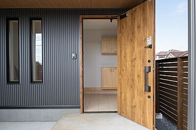 SKY HOMEの施工事例「性能と無垢床にこだわった平屋住宅」の画像1