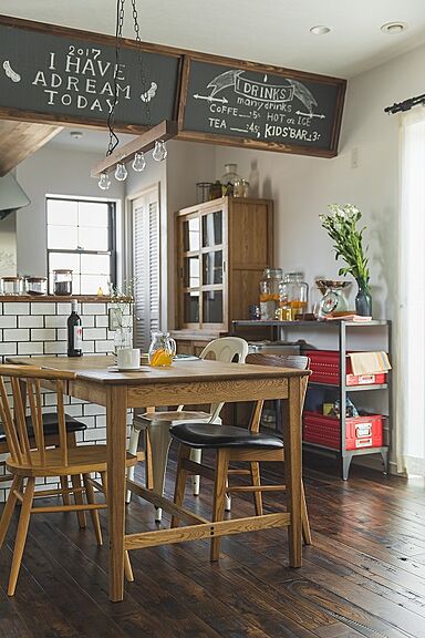 SKY HOMEの施工事例「白いタイルのバーカウンターがある家」の画像2