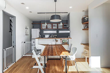 SKY HOMEの施工事例「ガレージ×3階建ての家」の画像4