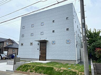 SKY HOMEの施工事例「光あふれる中庭のある家♪」の画像