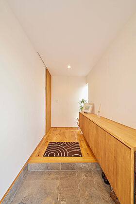 STOKED HOME 六条Lab.の施工事例「中庭をぐるりと囲む間取りで、各部屋に光が降り注ぐ平屋のおうち」の画像6