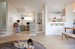 高橋開発株式会社の施工事例「部屋とランドセル収納と私」の画像