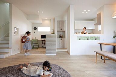 高橋開発株式会社の施工事例「部屋とランドセル収納と私」の画像