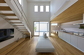 高橋開発株式会社の施工事例「シュッとした家 with ビッグキッチン」の画像1