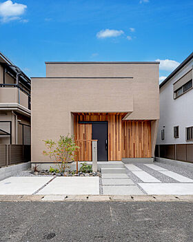 楓工務店の施工事例「【奈良県奈良市】狭小地を感じさせない工夫が魅力的なナチュラルテイストのお家」のメイン画像
