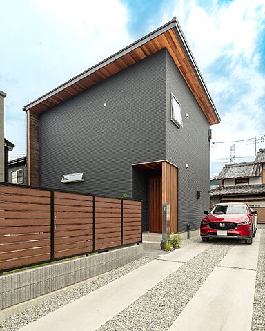楓工務店の施工事例「【京都府精華町】土間とスケルトン階段が魅せる、開放感あふれるプライベート空間」の画像
