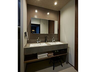 マルマインハウス(株式会社マルヤマ)の施工事例「大家族が心地よく暮らす、立体的なLDKと自然を取り込む家。」の画像4