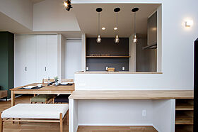 大きな森 株式会社永井工業 住宅事業部の施工事例「平屋のような暮らしを生み出す2階建ての住まい。」の画像4