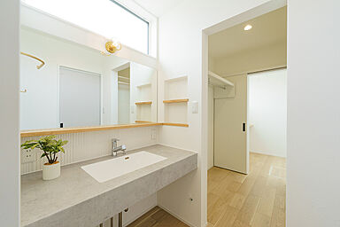 大きな森 株式会社永井工業 住宅事業部の施工事例「高窓からたっぷりと光を取り込む「勾配天井リビング」の明るい家。」の画像7