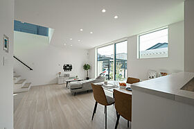 大きな森 株式会社永井工業 住宅事業部の施工事例「吹抜け×採光がLDKの魅力を引き出す。」の画像3