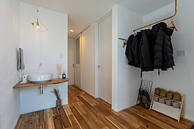 大きな森 株式会社永井工業 住宅事業部の施工事例「ダウンリビングと『ロー』の暮らし。」の画像9