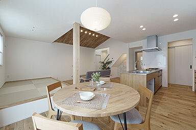 大きな森 株式会社永井工業 住宅事業部の施工事例「ワンフロアで完結する、平屋のような暮らし方。」の画像1