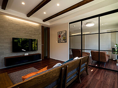 ハーバーハウス株式会社の施工事例「25帖LDK×グラフテクトキッチン!思い思いの空間で過ごせるホテルライクな家」の画像2