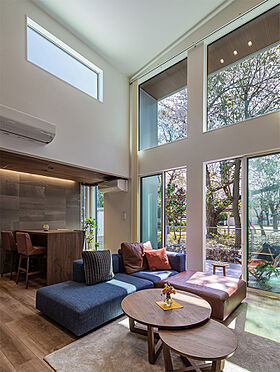 ハーバーハウス株式会社の施工事例「気品と上質感に満ちた美術館のように美しいガレージハウス」の画像1