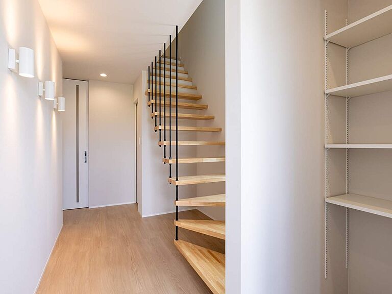 株式会社グランレブリーの公式画像_階段4