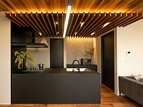 株式会社グランレブリーの施工事例「重厚感のある演練された空間の住まい」の画像2