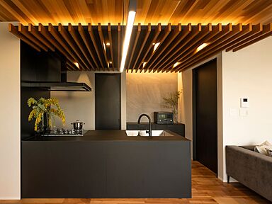 株式会社グランレブリーの施工事例「重厚感のある演練された空間の住まい」の画像2